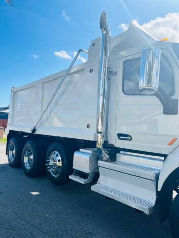 Dump truck